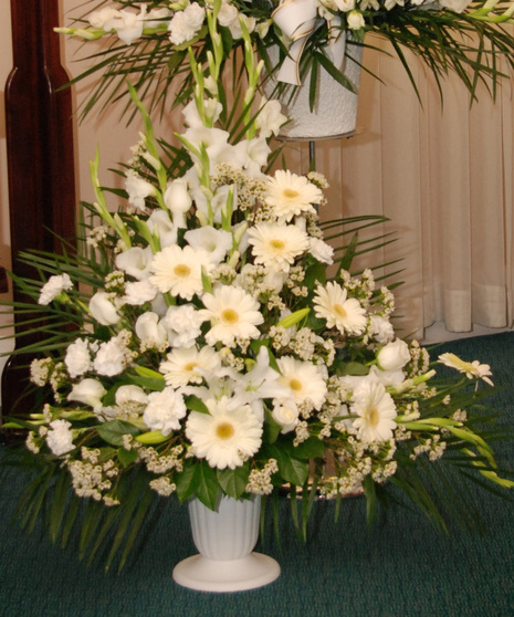 Memorial Arrangement 30 White