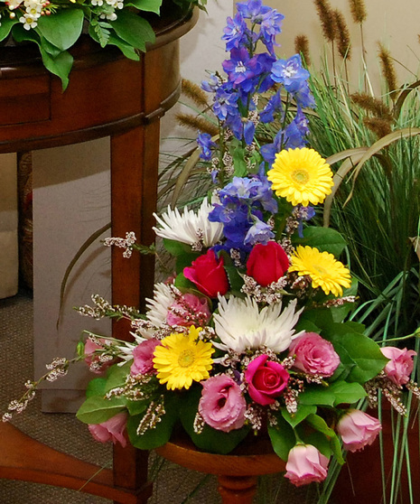 Side Table Arrangement - Spring Mix